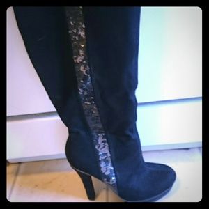 JENNIFER LOPEZ BOOTS ??