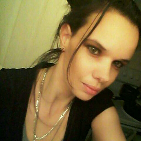 Meet your Posher, Julia - Picture 2 of 4