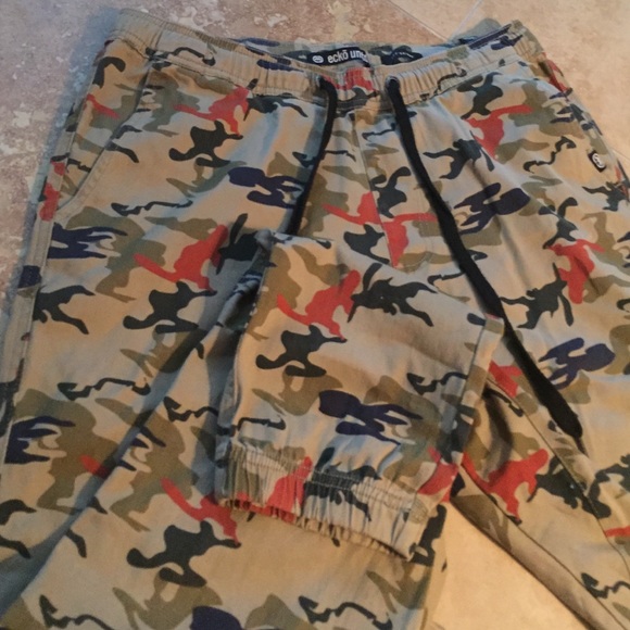 Camo Eckō joggers