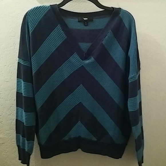 V neck stripped sweater