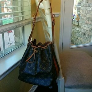 FLASH SALE*******Vintage Louis Vuitton Petit Noe