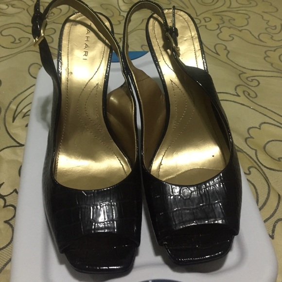 Tahari Pumps