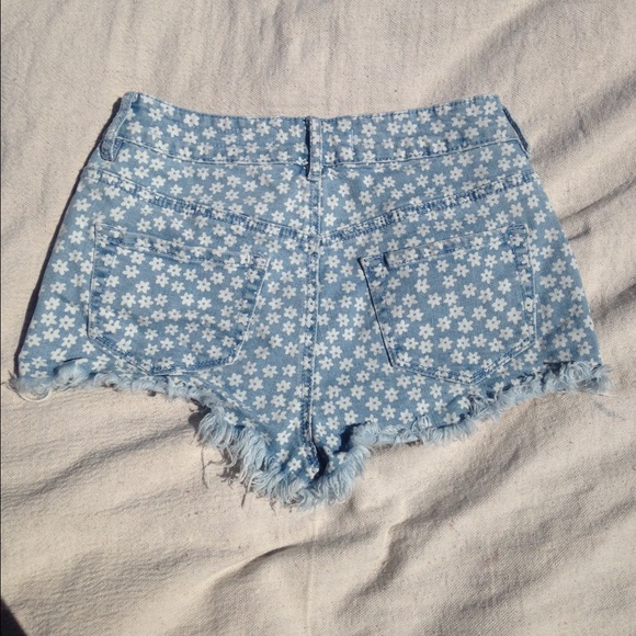 Shorts - Picture 3 of 3