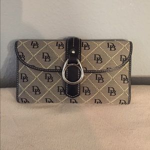 Dooney & Bourke wallet