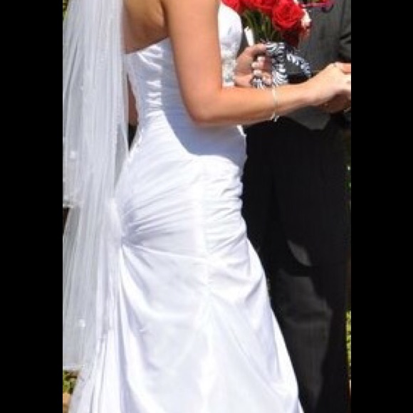 Wedding dress - Picture 3 of 4