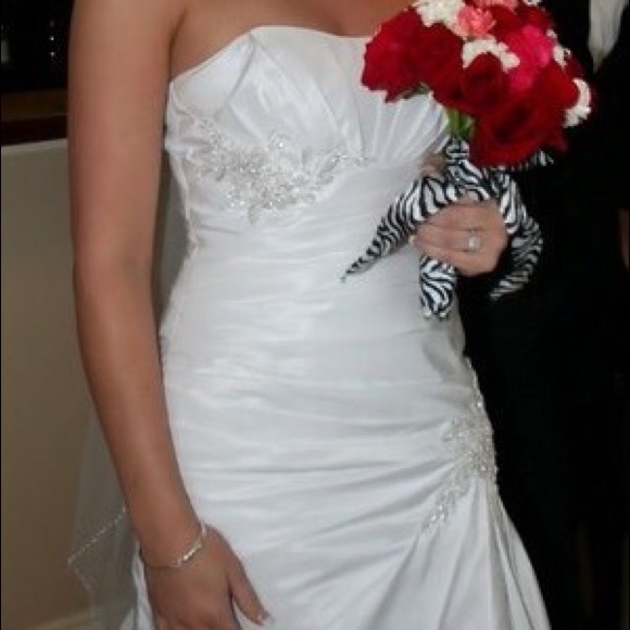 Wedding dress - Picture 4 of 4