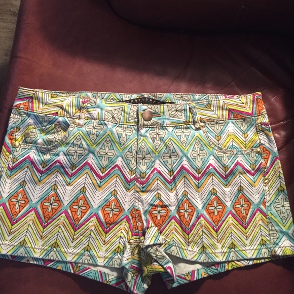 Patterned denim shorts! Sz 13