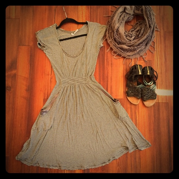 🔳 striped knit dress 🔲