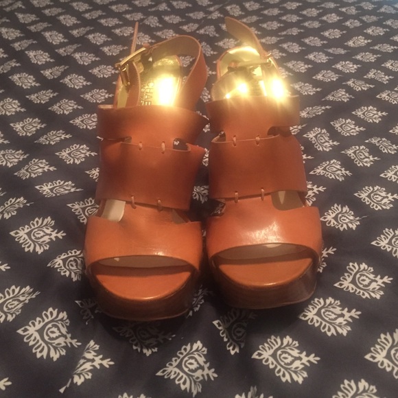 MICHAEL KORS Camel/Tan/Wooden Sandal 8 1/2W