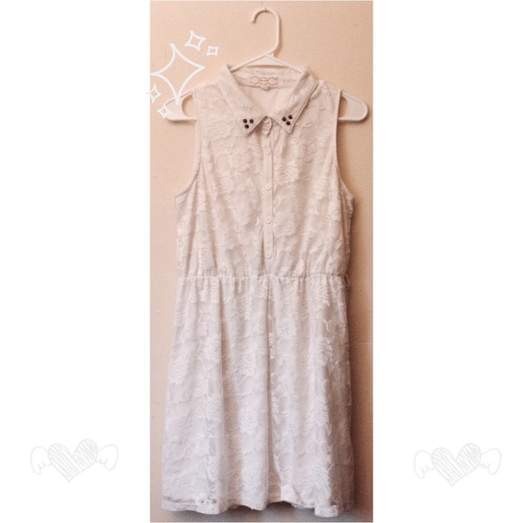 Cute floral lace dress with studded collar