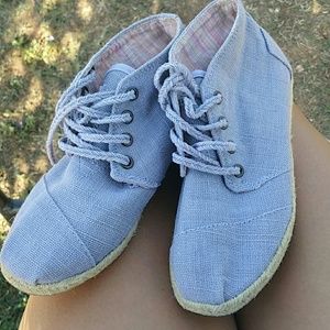 Toms
