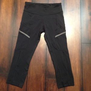 Lululemon black Capri pants size 6