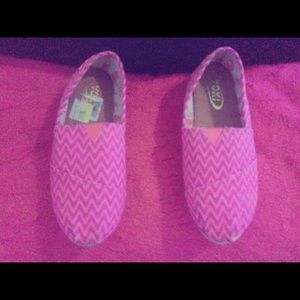 Yoki Pink/ Purple Slip Ons 💜💕