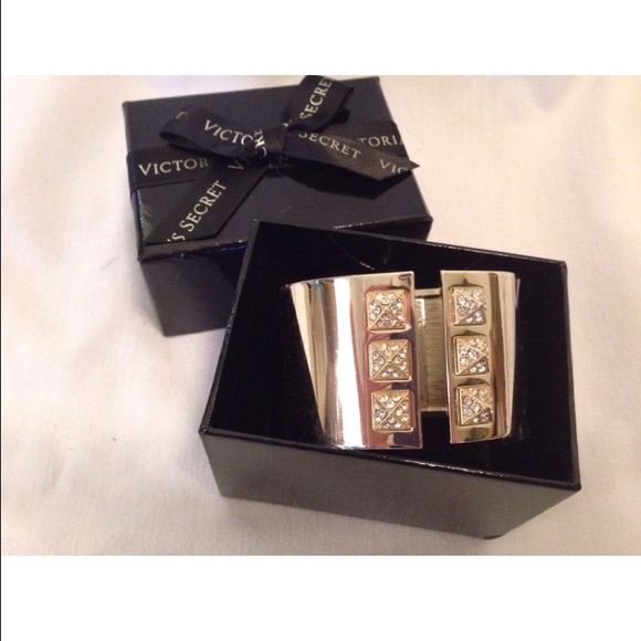 Victoria's Secret Accessories - Victoria secret bracelet