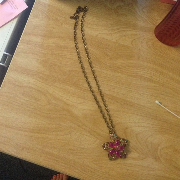 Pink flowered necklace - Picture 2 of 2