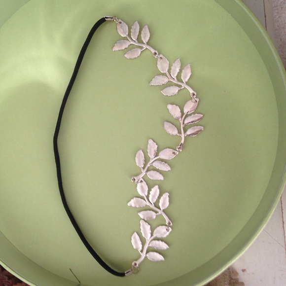 Leaves head band. - Picture 2 of 4