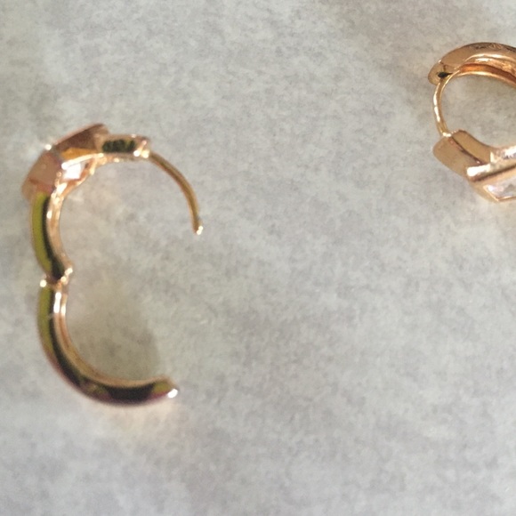 Small earrings - Picture 2 of 3