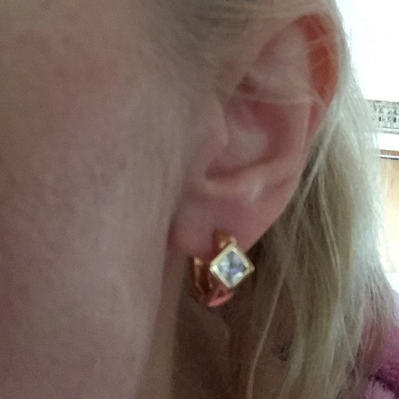 Small earrings - Picture 3 of 3