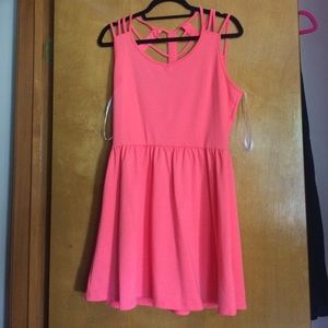 Pink summer dress. Size large with original tags!
