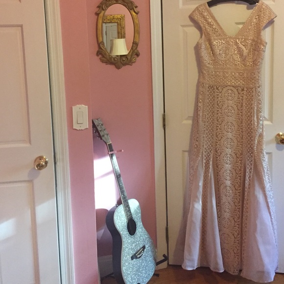 Stunning Evening Gown Dress!