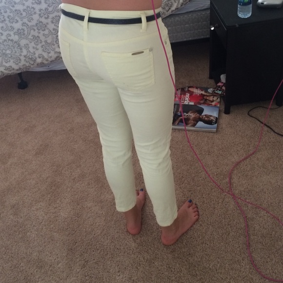 Final sale!! Size 5 yellow skinny crops - Picture 2 of 3