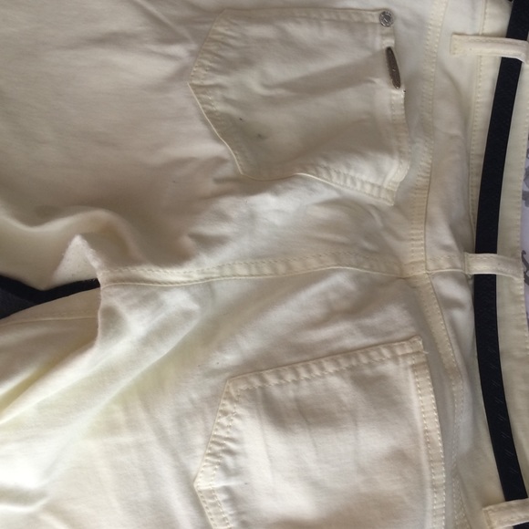 Final sale!! Size 5 yellow skinny crops - Picture 3 of 3