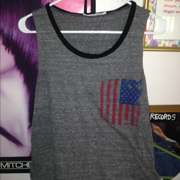Distressed flag tank