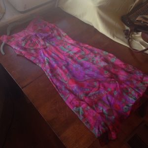 Funky but flirty curve-hugging vintage party dress