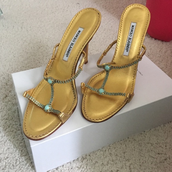 NWT!!! Manolo Blahnik gold heels with jade stones