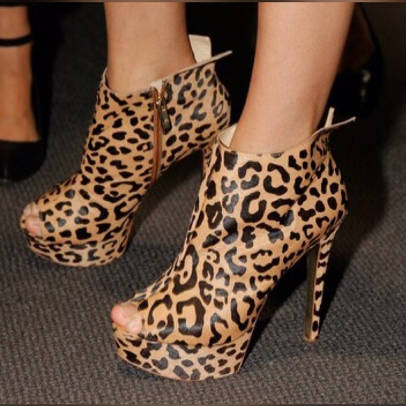 Chinese Laundry Shoes - ♦️FINAL PRICE♦️DATE NITE LEOPARD BOOTIES