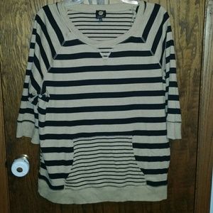 Jones New York Beige and Black Pullover Sweater