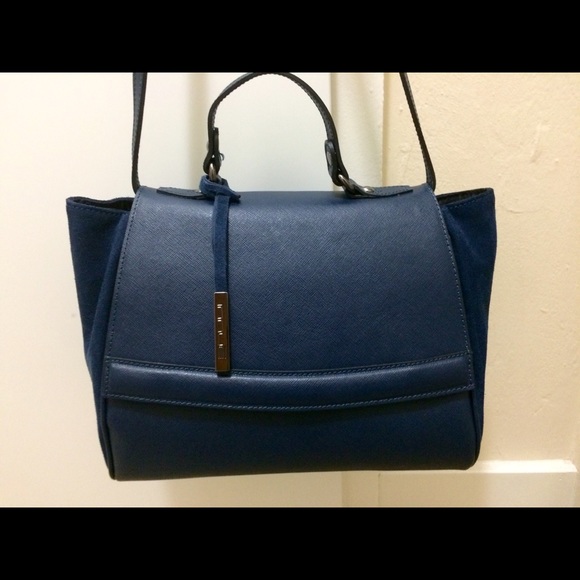 SOLD | Innue Shoulder Bag in Navy - Picture 1 of 4
