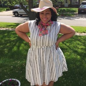 🎀White and Navy Flare Dress🎀