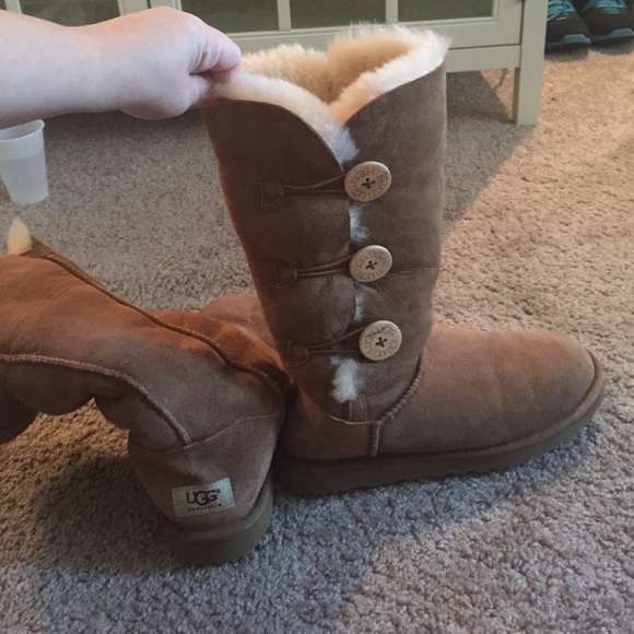 Sold! Ugg Boots Bailey Button Chestnut