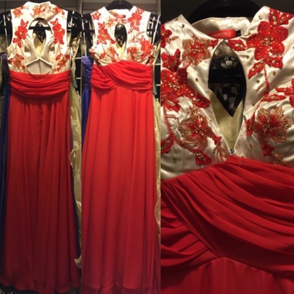 Coniefox Sleeveless Chiffon Ruched Applique Gown - Picture 3 of 4