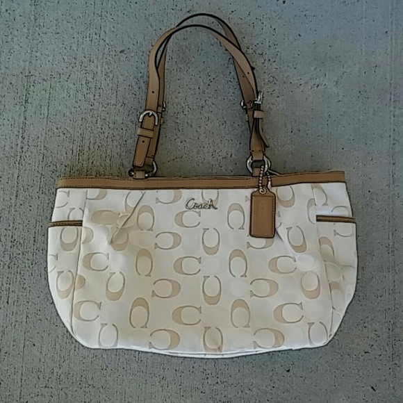 Coach Handbags - Coach Tote