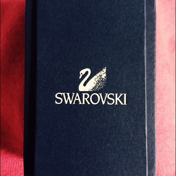 NWOT-Beautiful silver crystal solitaire -Swarovski - Picture 2 of 4