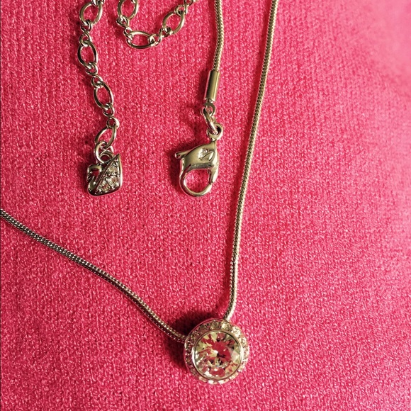 NWOT-Beautiful silver crystal solitaire -Swarovski - Picture 3 of 4