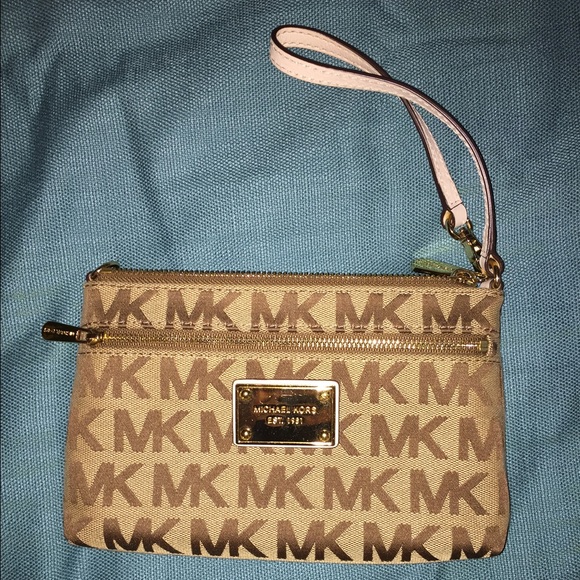 Michael Kors wristlet/wallet