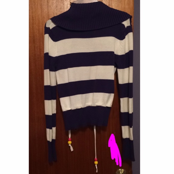 sweater - Picture 2 of 2
