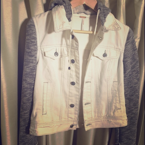 NW Free People distressed white denim knit jacket