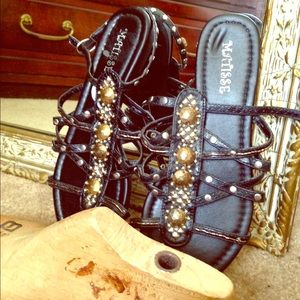🟥clearance🟥•Black Matisse Gladiator Sandals- Metal Gems🟥