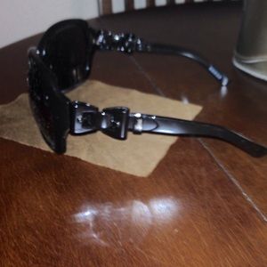Gucci authentic bow sunglasses black