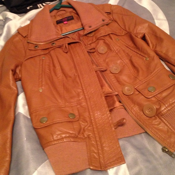 Leather jacket - Picture 1 of 2