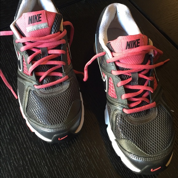 Nike Shoes - NIKE SNEAKERS WOMENS SIZE 10