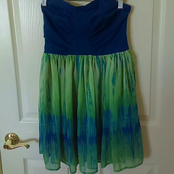 Blue strapless dress