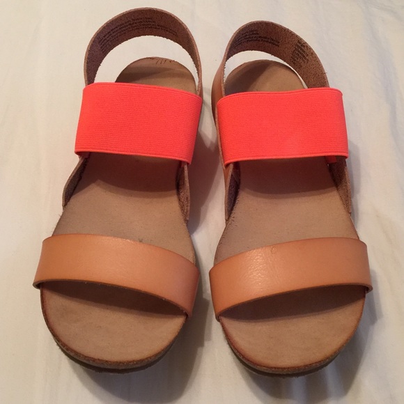 FINAL PRICE REDUCTION : Coral banded sandals