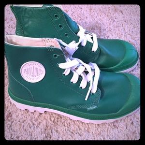 NEW Palladium blanc hi lea boots.