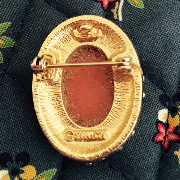 A vintage cameo by Sarah Coventry - Picture 2 of 2