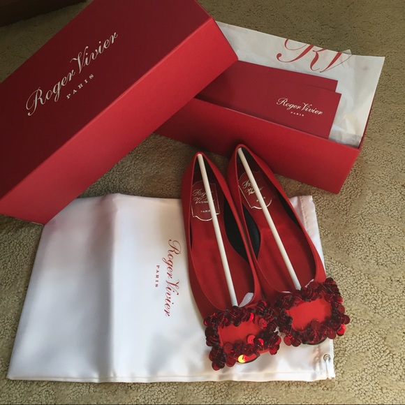 Brand new Roger Vivier Satin flats in red size34